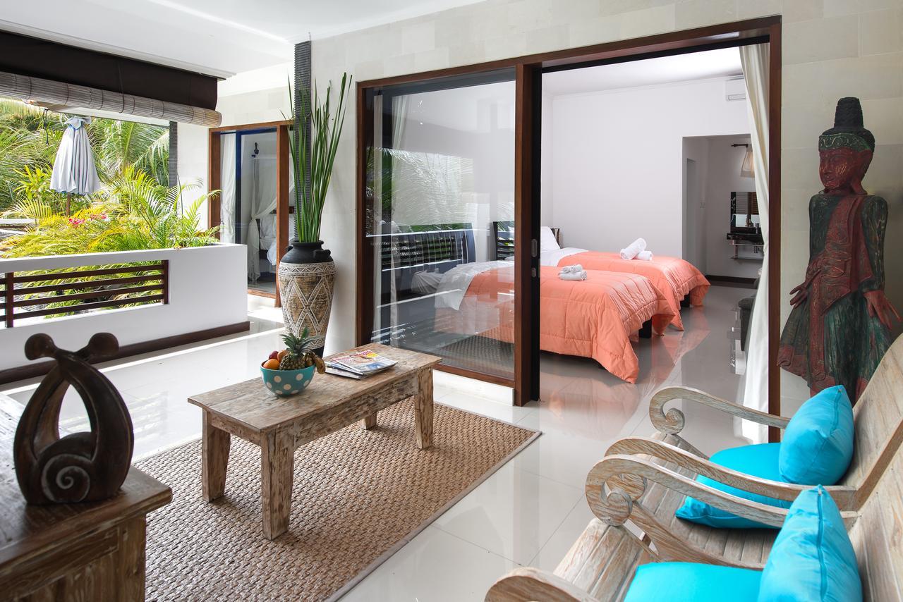 Dewi * Seminyak (Bali)